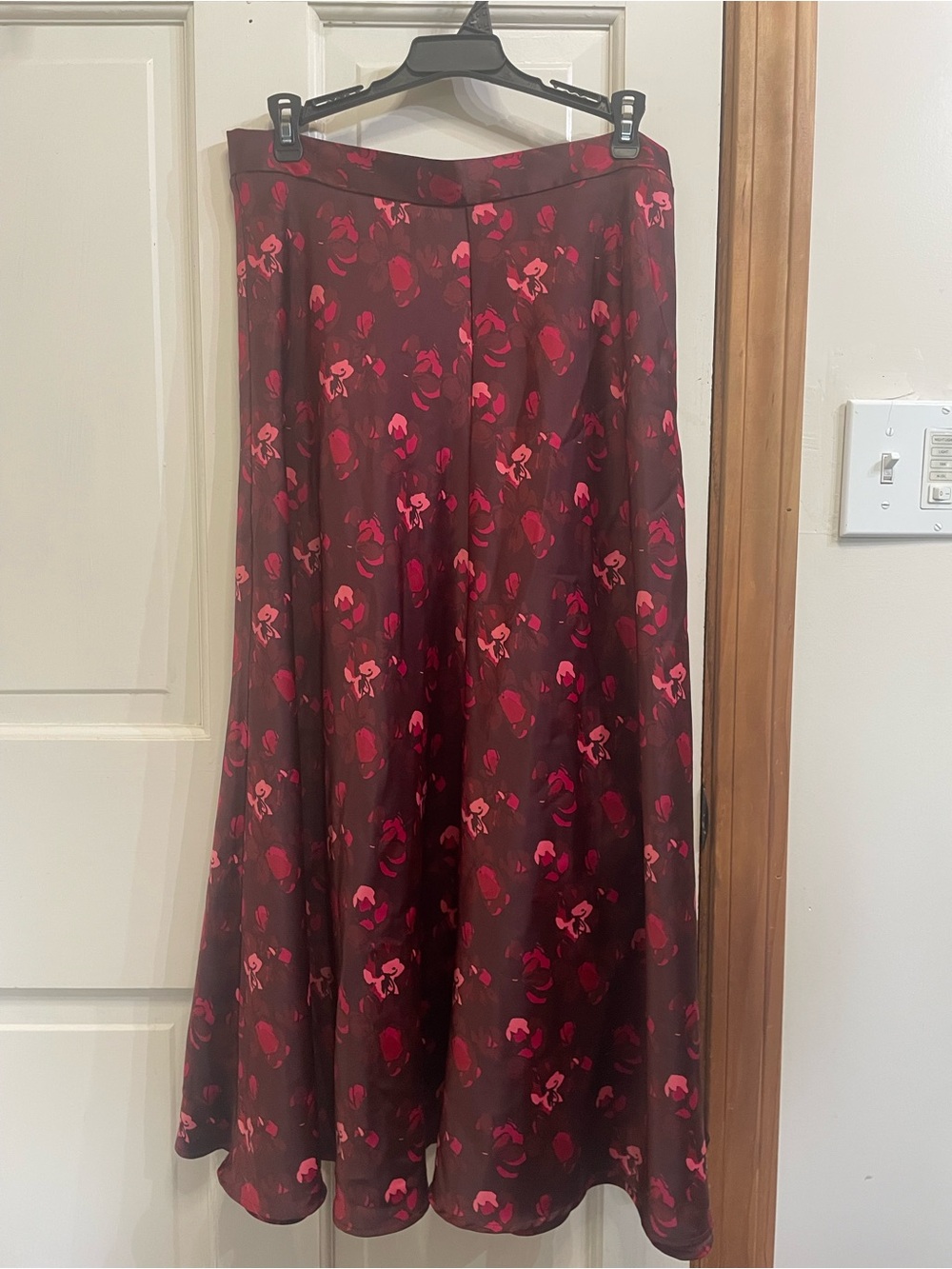 Banana Republic Rosette Burgundy Pink Floral A-Line Midi Satin Skirt Size 8